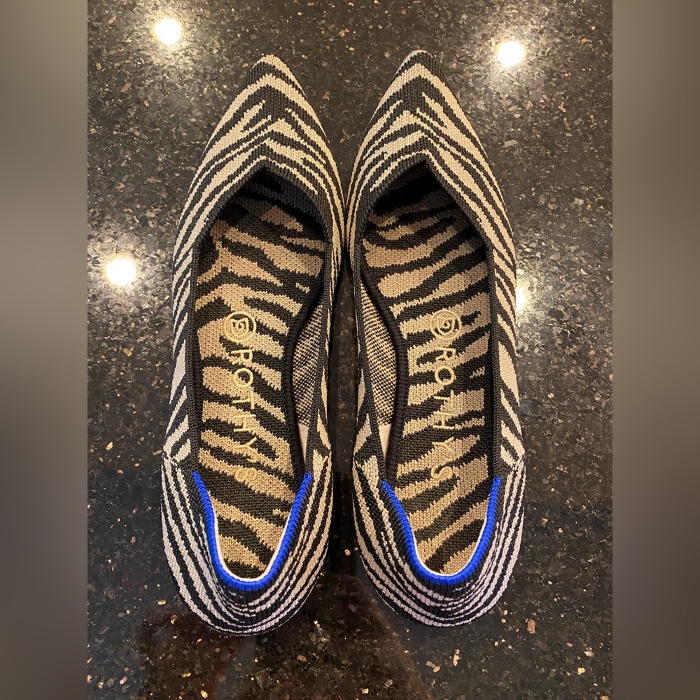 Rothys 8.5 Zebra points!